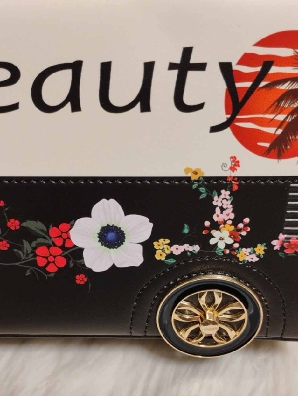 New CHERI 'Beauty' Novelty Volkswagen Bus Bag - Picture 10 of 10